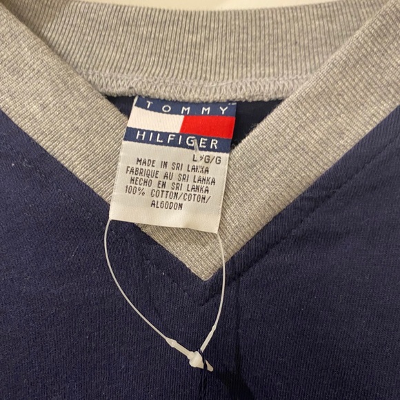 *90s* Tommy Hilfiger VINTAGE Long Sleeve Tshirt … - Picture 3 of 5